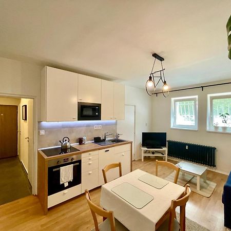 Cozy Self Check-In Apartment In Vibrant Ruzinov Area, Komarnicka 42, Bratislava Exterior photo